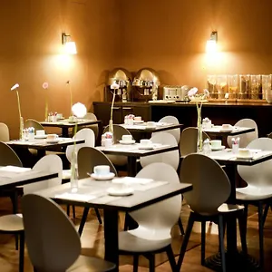 4* Szálloda New Charlemagne